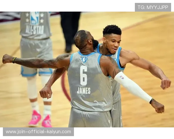 字母哥赛场表态引发球迷群体讨论热潮